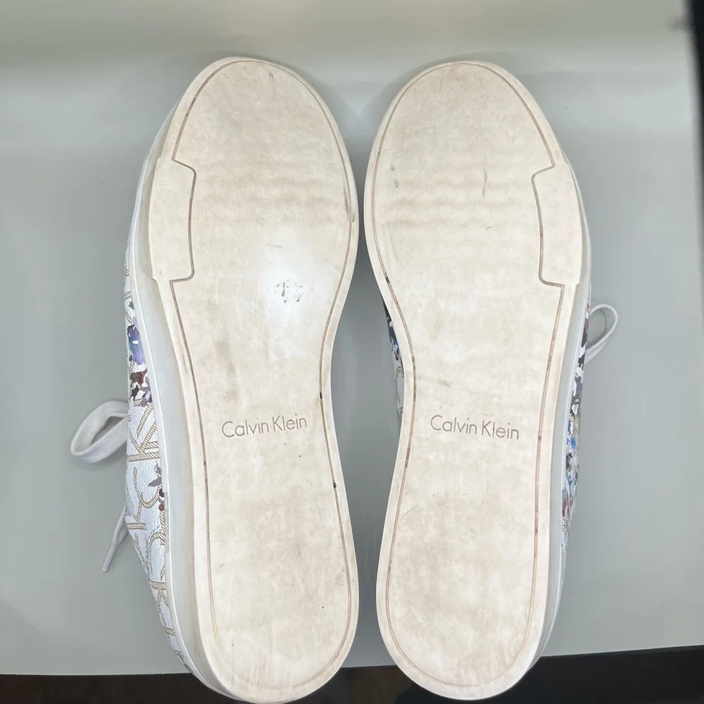Calvin Klein Imilia Sneakers Floral on White Background Sz‎ 9.5